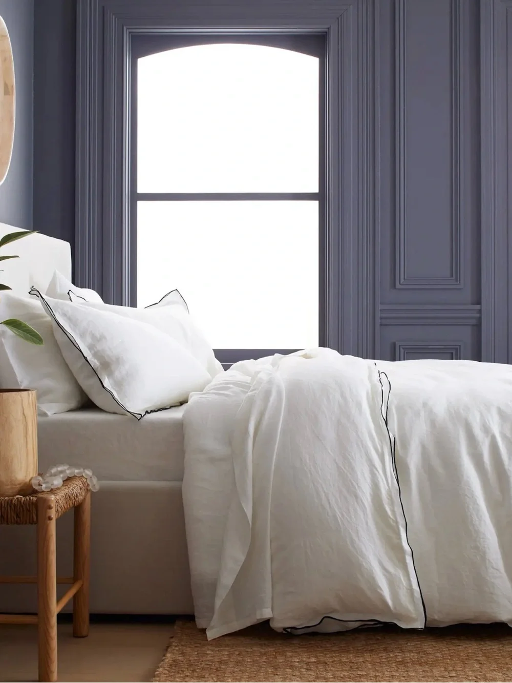 NWOT European Linen White Duvet Cover Set with Navy Piping - Retail $190